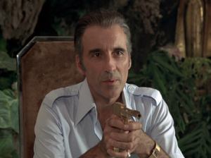 Más alto que Drácula: Christopher Lee y la sombra que atravesó el cine 15 Christopher Lee como Scaramanga en The Man with the golden gun. Saga de James Bond