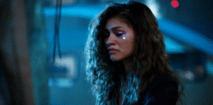 Euphoria y Skins: libertad, identidad y el vértigo de crecer sin un horizonte 4 Euphoria: Rue Bennett es interpretada por Zendaya