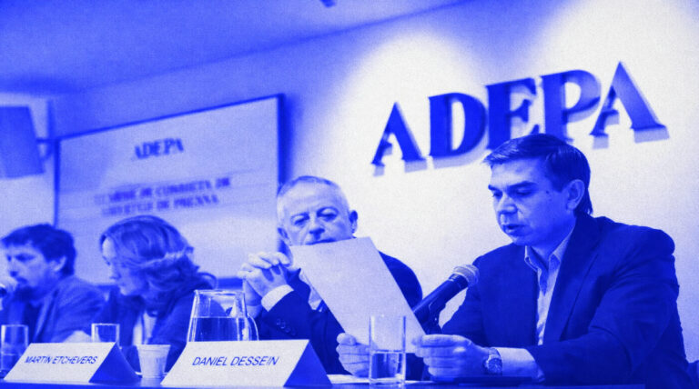 Mesa redonda de ADEPA en duotono