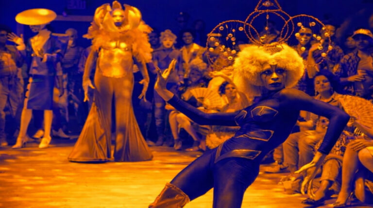 Performance vibrante en el escenario