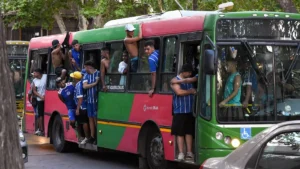 Mendoza: ¡Chau a la hinchada transportada! 3 Las hinchadas en Mendoza: la sociedad mendocina ya no estaba dispuesta a financiar