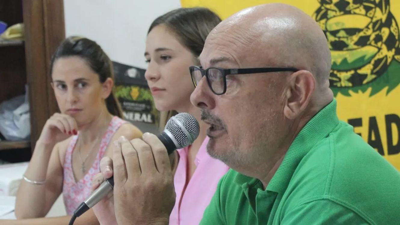 José Caviglia y Cecilia Soler durante una reunión política del Partido Libertario en 2023. 