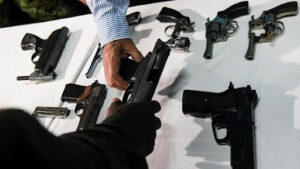 La paradoja de la seguridad en Colombia: más allá del prohibicionismo armado 8 Colombia: Portación de armas