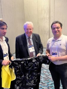 FreedomFest 2026: Steve Forbes junto a Adrian Micale (izquierda) y Agustin Fernandez (derecha)