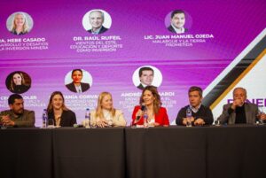 La agrupación La Púrpura Mendoza realizó este sábado, en el Hotel Hilton de la Ciudad de Mendoza, el Encuentro Provincial de Profesionales, Empresarios y Juventud, que convocó a dirigentes, legisladores y funcionarios de alcance nacional y provincial en torno al rol del profesional y de las nuevas generaciones en la política actual.