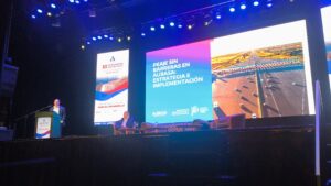 Congreso de Vialidad: Mendoza cerró cuatro días de debate sobre infraestructura, tecnología y movilidad 7 (Pablo Ceriani, gerente general de Autopistas de Buenos Aires SA —AUBASA—, durante su exposición)