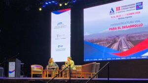 Congreso de Vialidad: El ministro Natalio Mema durante su exposición